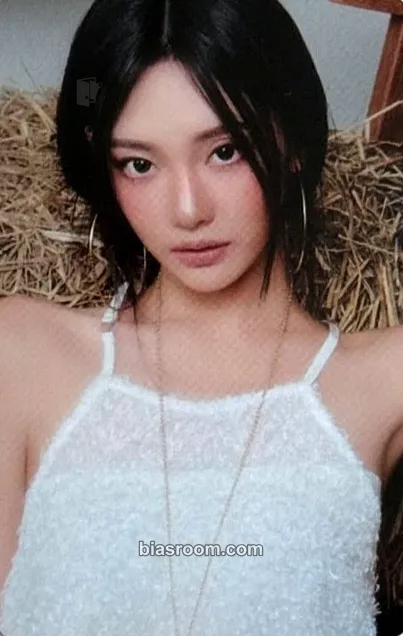 Ningning Season's Greetings (2026) Photocard - aespa - aespa K-pop photocard