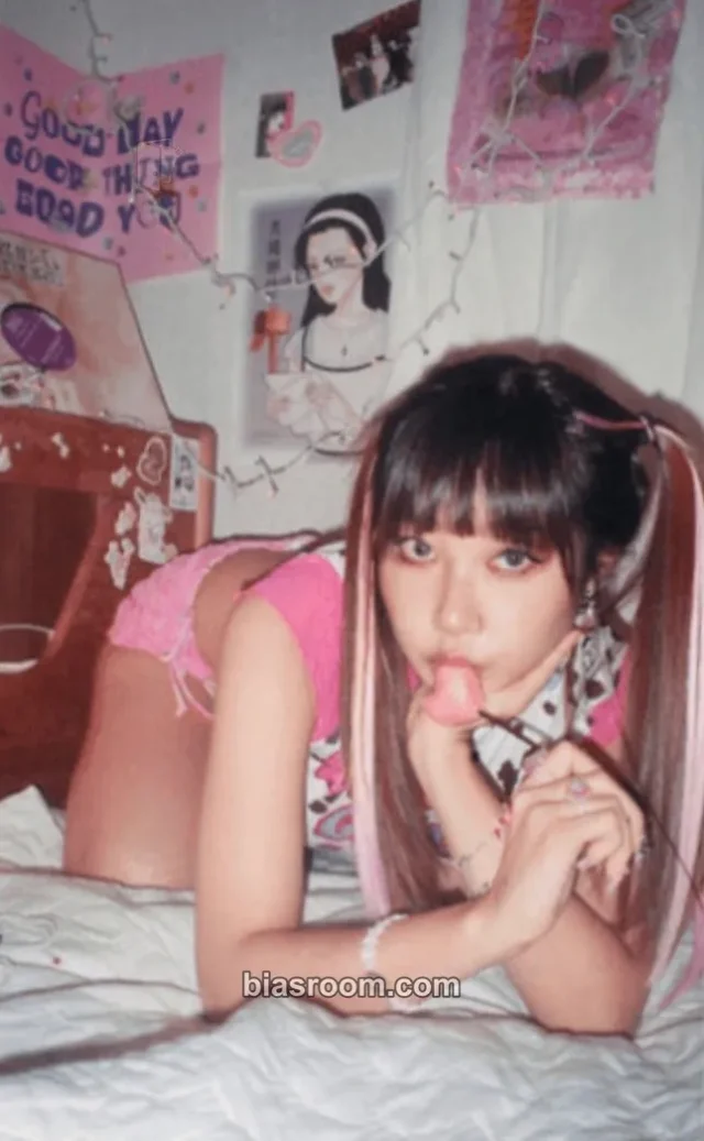 The Deep - The Deep - Messy Room Album merch photocard