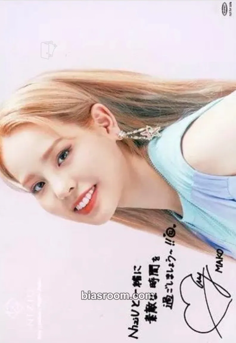 Mako Take a picture / Poppin’ Shakin’ Photocard - NiziU - NiziU K-pop photocard