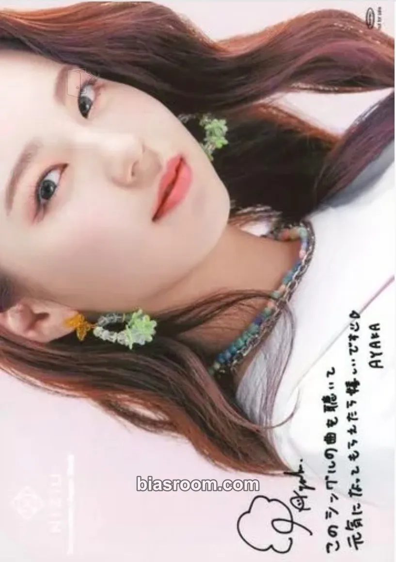 Ayaka Take a picture / Poppin’ Shakin’ Photocard - NiziU - NiziU K-pop photocard
