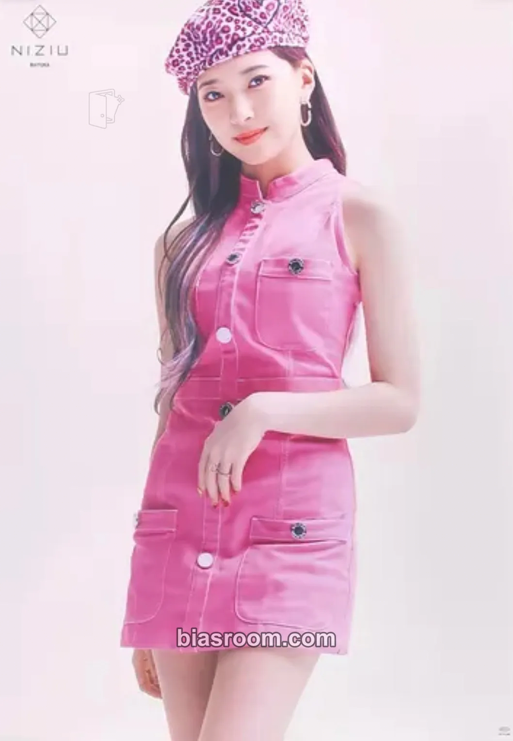 Mayuka Take a picture / Poppin’ Shakin’ Photocard - NiziU - NiziU K-pop photocard
