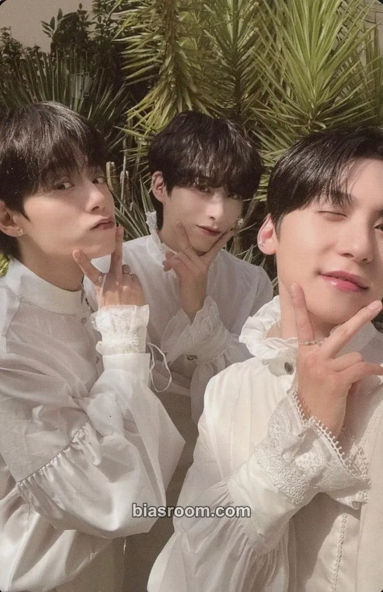 Season‘s Greetings 2023 - The Forest of US Photocard - ONEUS - ONEUS K-pop photocard