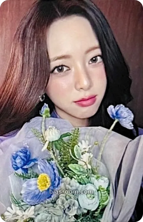 Yuna Ice Cream Photocard - ITZY - ITZY K-pop photocard