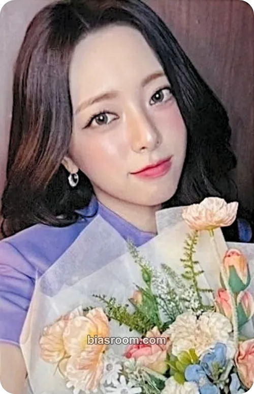 Yuna Ice Cream Photocard - ITZY - ITZY K-pop photocard