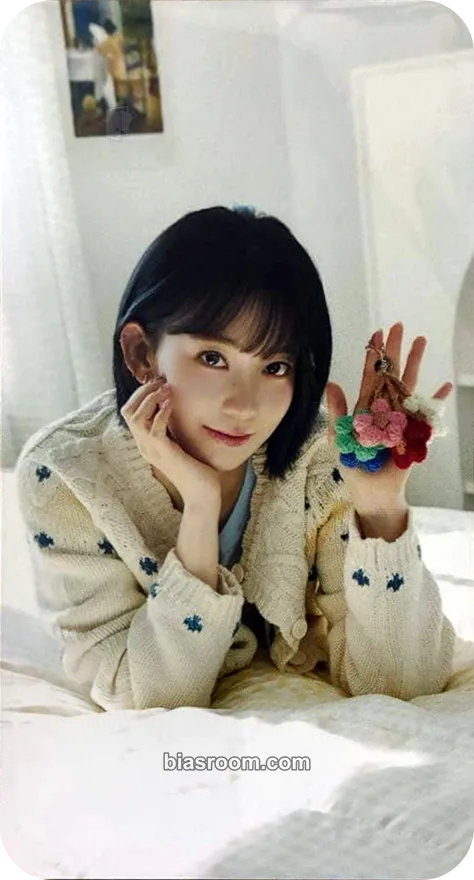 Sakura Couturier x Sakura Photocard - LE SSERAFIM - LE SSERAFIM K-pop photocard