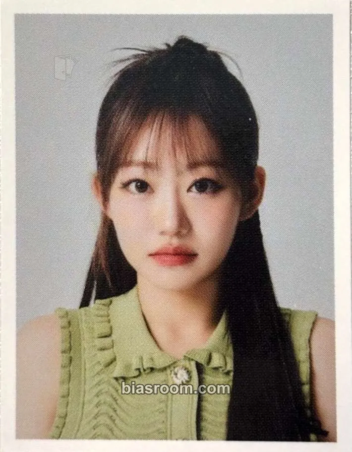 Julie 2024 KISS OF LIFE Fan-Con 'Key of Factory' Photocard - KISS OF LIFE - KISS OF LIFE K-pop photocard