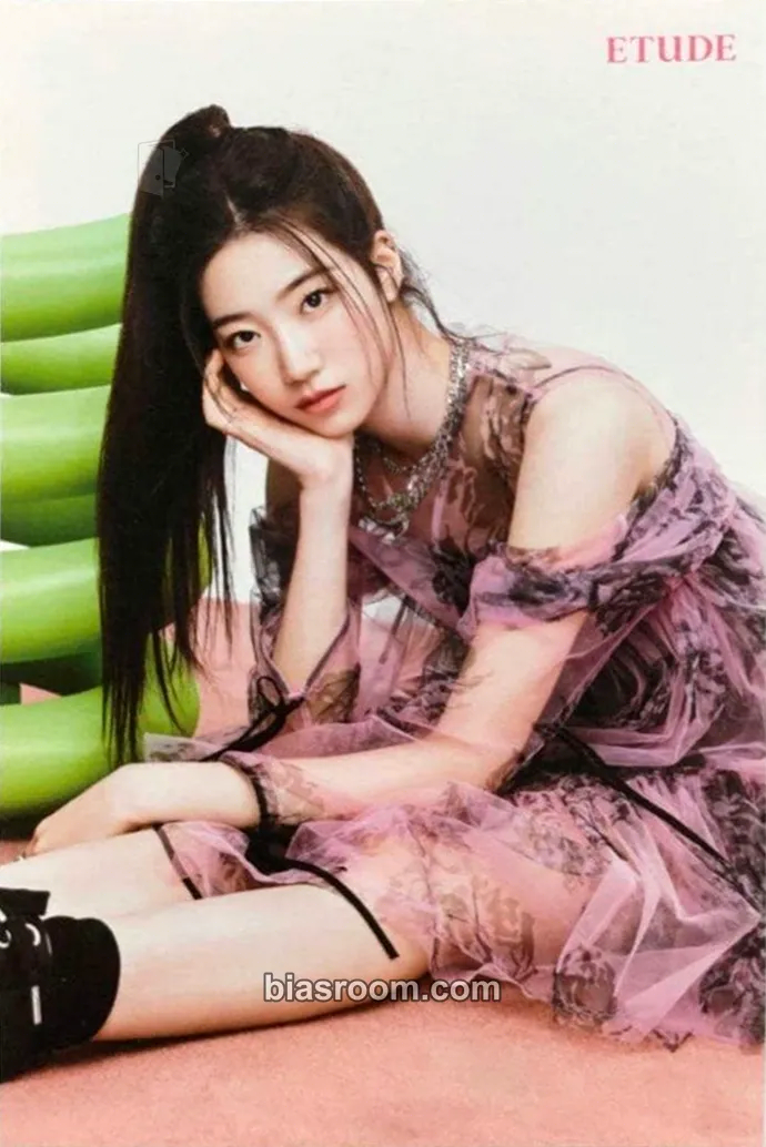 Kazuha Etude x Kazuha Photocard - LE SSERAFIM - LE SSERAFIM K-pop photocard