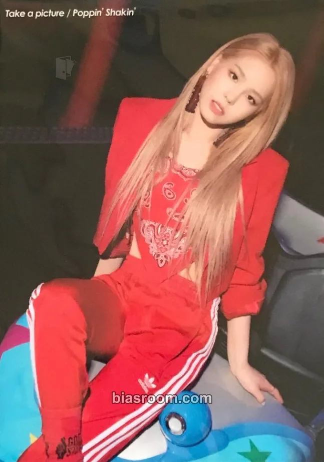 Mako “Take a Picture / Poppin' Shakin'” official goods Photocard - NiziU - NiziU K-pop photocard