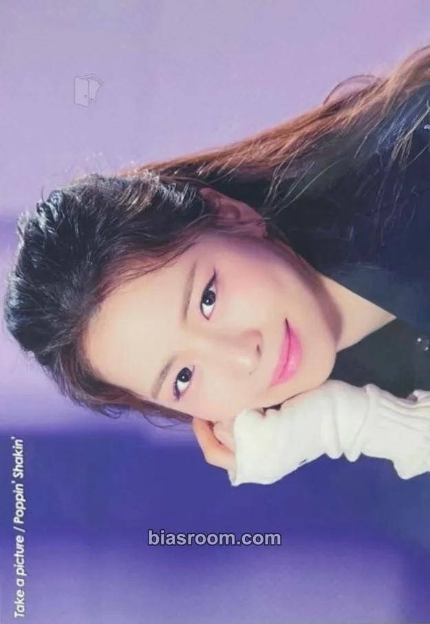 Maya “Take a Picture / Poppin' Shakin'” official goods Photocard - NiziU - NiziU K-pop photocard