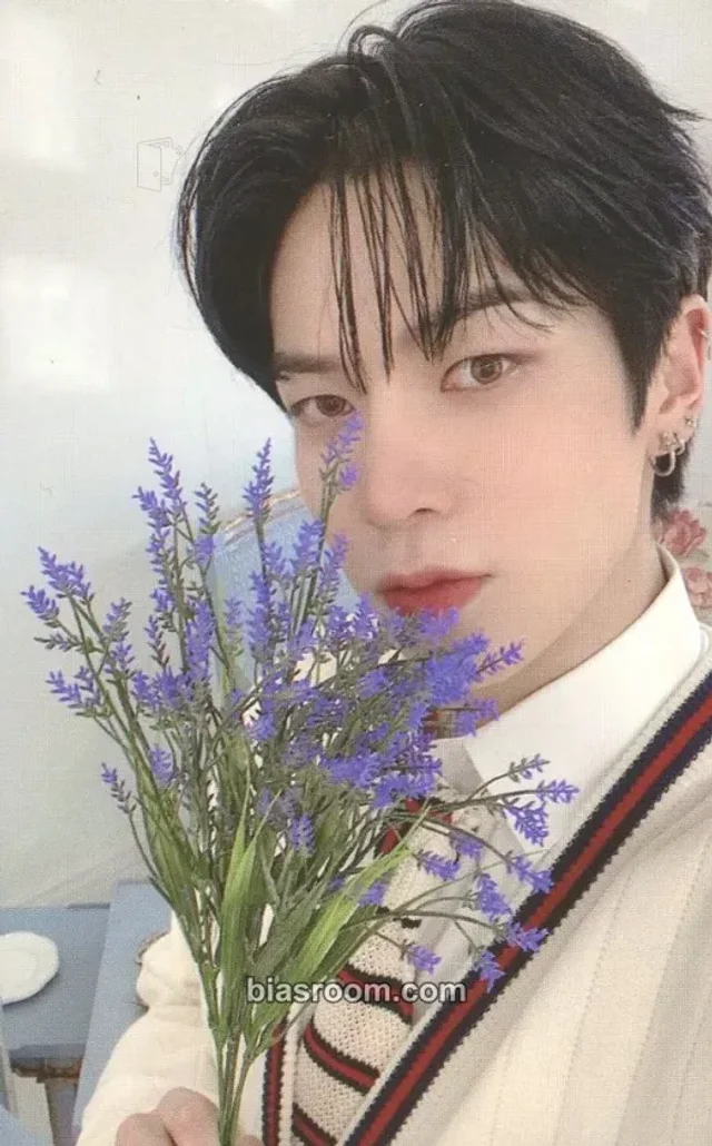 MIRAE - Lee Junhyuk - Marvelous Album album photocard preppy version