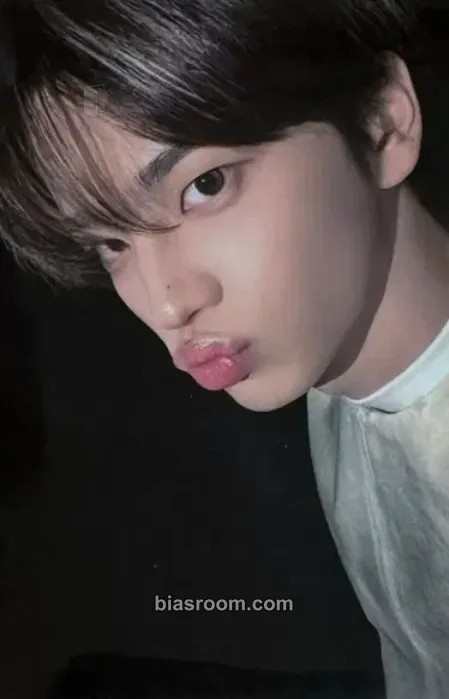 Shinyu play hard Photocard - TWS - TWS K-pop photocard