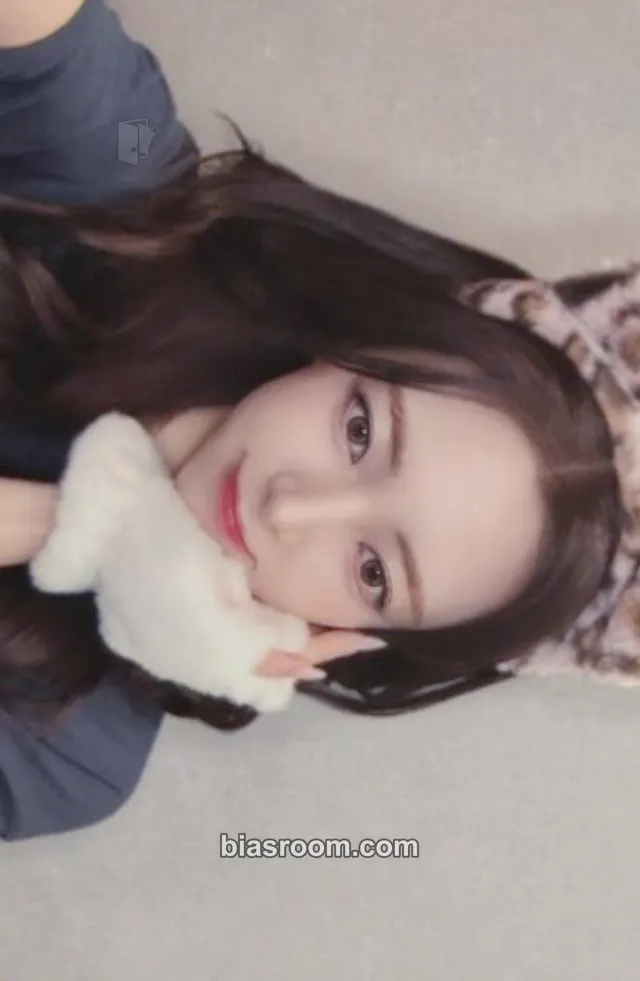 Yuna Ice Cream Photocard - ITZY - ITZY K-pop photocard