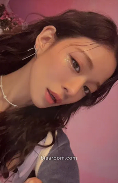 Chaeyoung Unlock My World Photocard - fromis_9 - fromis_9 K-pop photocard