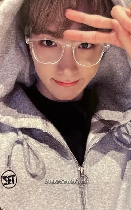 Hyunjae Be Awake Photocard - THE BOYZ - THE BOYZ K-pop photocard