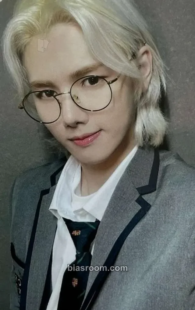 CRAVITY - Minhee - LIBERTY : IN OUR COSMOS  Album wonderwall fansign video call (fancall) round 1