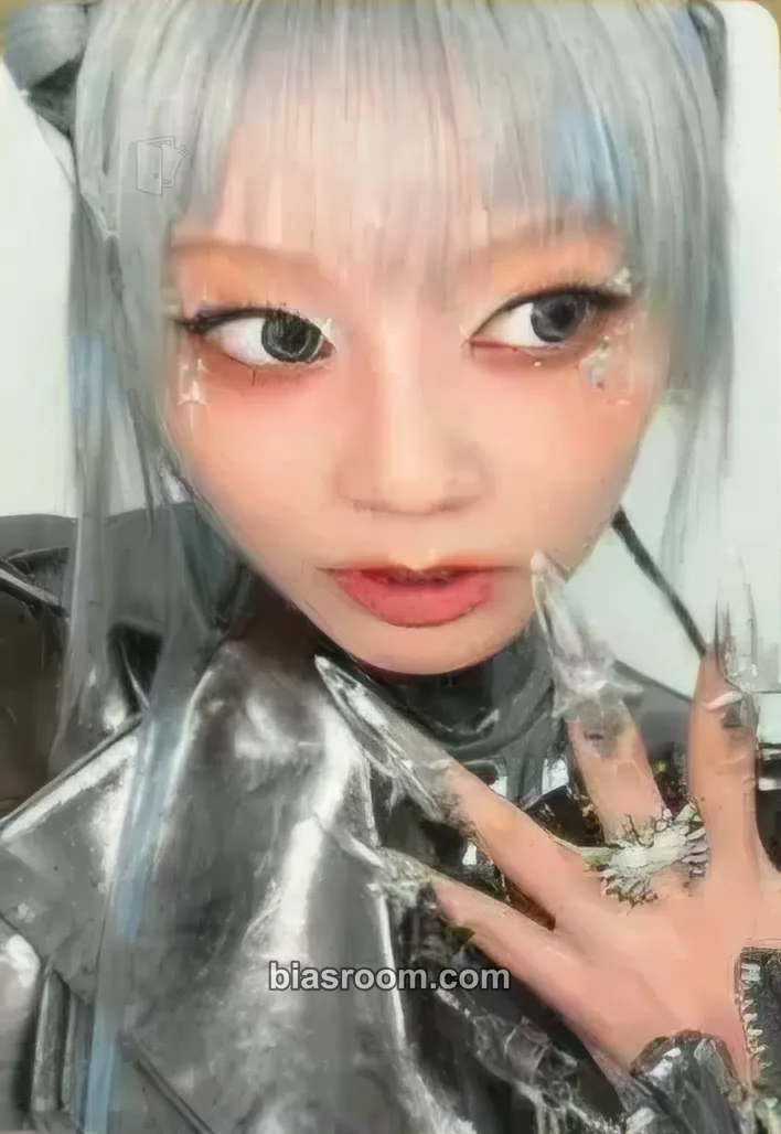 HINATA XG FIRST WORLD TOUR: THE FIRST HOWL Photocard - XG - XG K-pop photocard