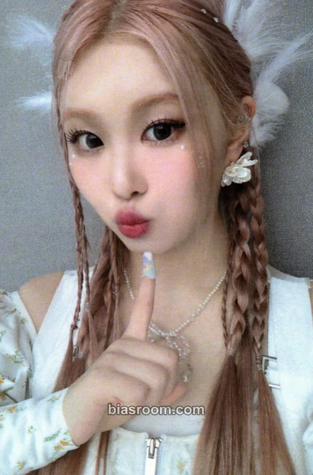 PURPLE KISS - Swan - Twenty Album