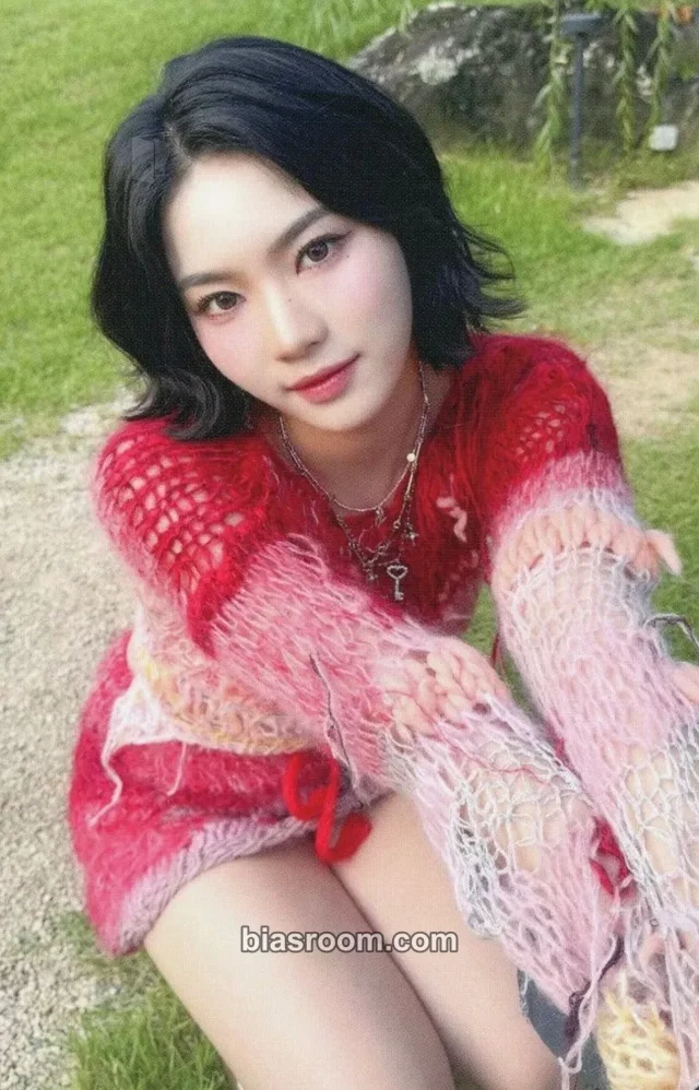 STAYC - Isa - GPT (Japanese Ver.)/ Tell Me Now Album solo version album photocard