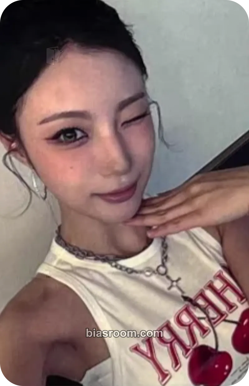 Yeju Wild Cherry Photocard - ICHILLIN’ - ICHILLIN’ K-pop photocard