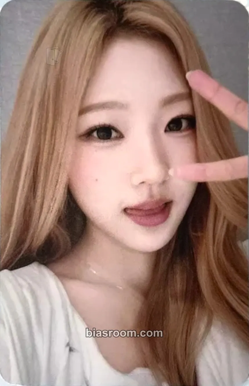 Stella FOCUS Photocard - Hearts2Hearts - Hearts2Hearts K-pop photocard