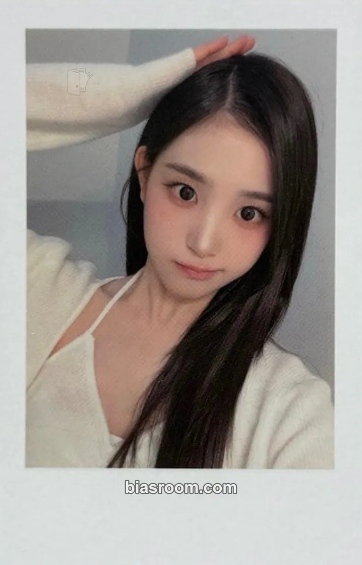 Jiyeon Beyond Beauty Photocard - tripleS - tripleS K-pop photocard