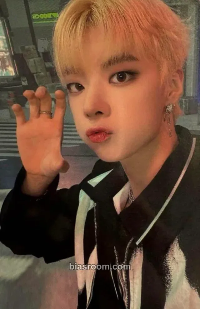 NINE.i - Jiho - New Mind Album daily duck fansign round 1