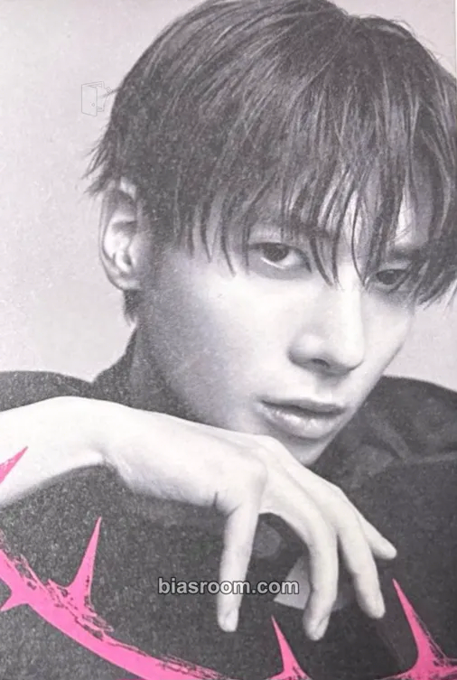 Taehyun 7TH YEAR: A Moment of Stillness in the Thorns Photocard - TOMORROW X TOGETHER - TOMORROW X TOGETHER K-pop photocard