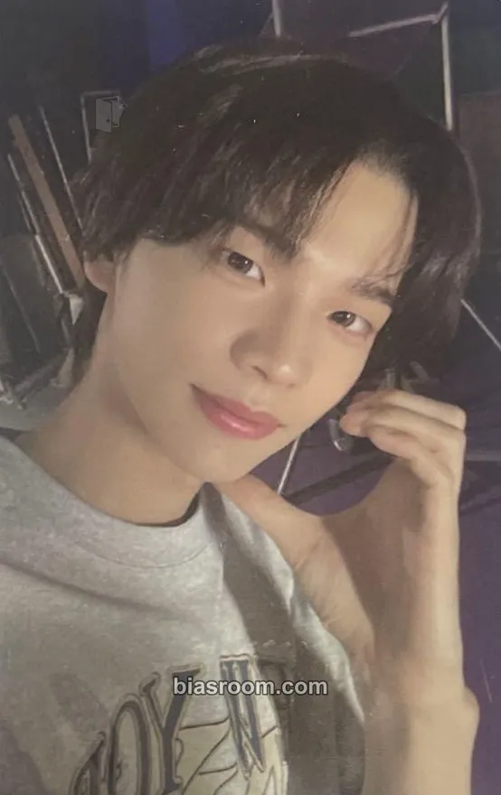 Shinyu Sparkling Blue Photocard - TWS - TWS K-pop photocard