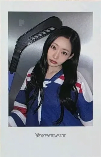 Julie Who Is She Photocard - KISS OF LIFE - KISS OF LIFE K-pop photocard