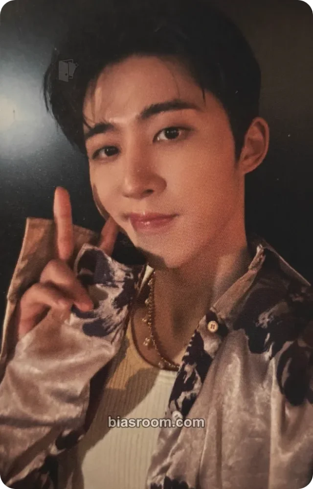 B.I - B.I - Esquire Photobook - Be Identify: 2024 Hype Up Other pob (pre-order benefit) photobook photocard esquire