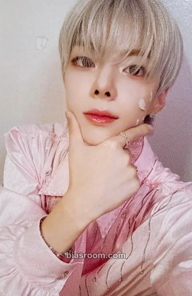 NINE.i - Jiho - Neverland Album photobook