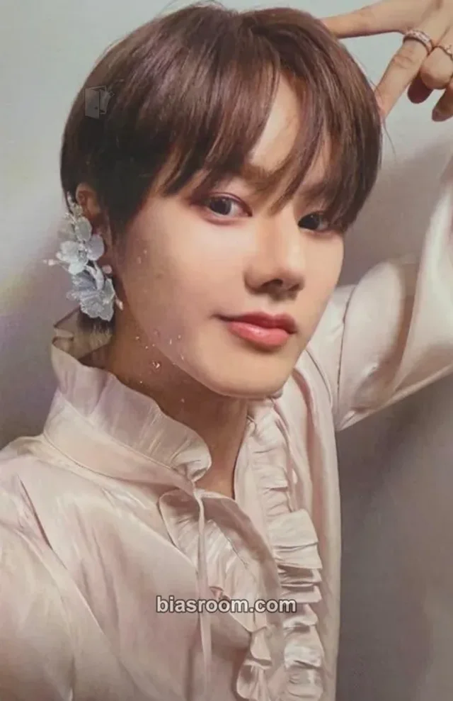 Vari NINE.i Neverland K-pop photocard