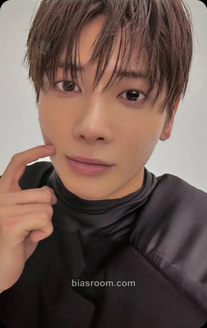 Taehyun 7TH YEAR: A Moment of Stillness in the Thorns Photocard - TOMORROW X TOGETHER - TOMORROW X TOGETHER K-pop photocard
