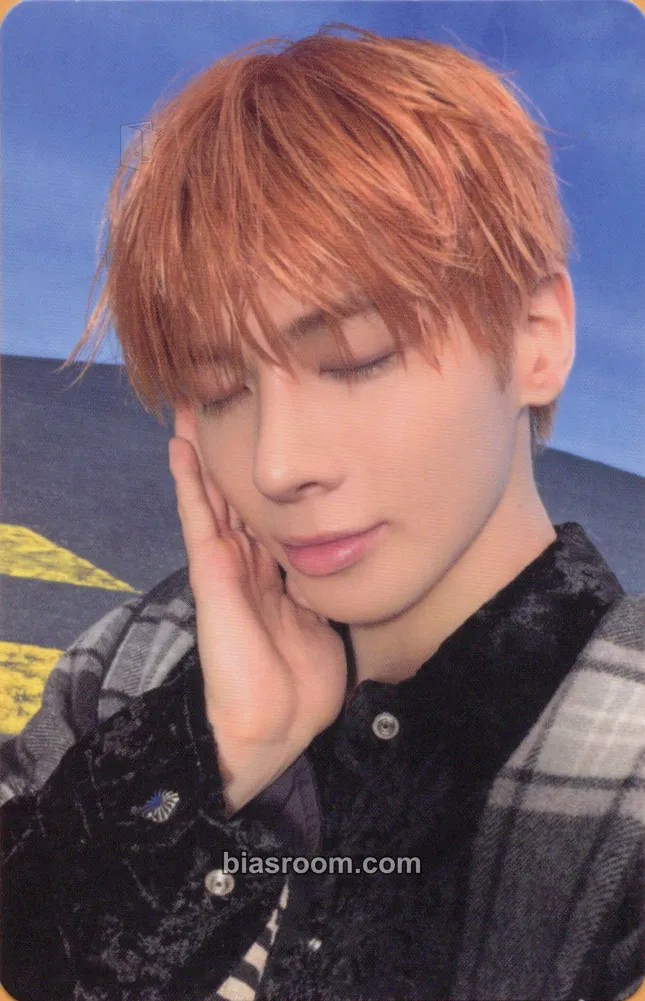 Taehyun 7TH YEAR: A Moment of Stillness in the Thorns Photocard - TOMORROW X TOGETHER - TOMORROW X TOGETHER K-pop photocard