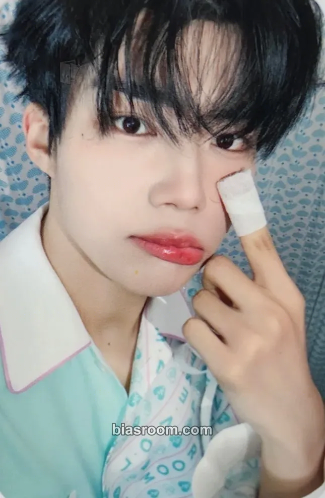 Gunwook Blue Paradise Photocard - ZEROBASEONE - ZEROBASEONE K-pop photocard