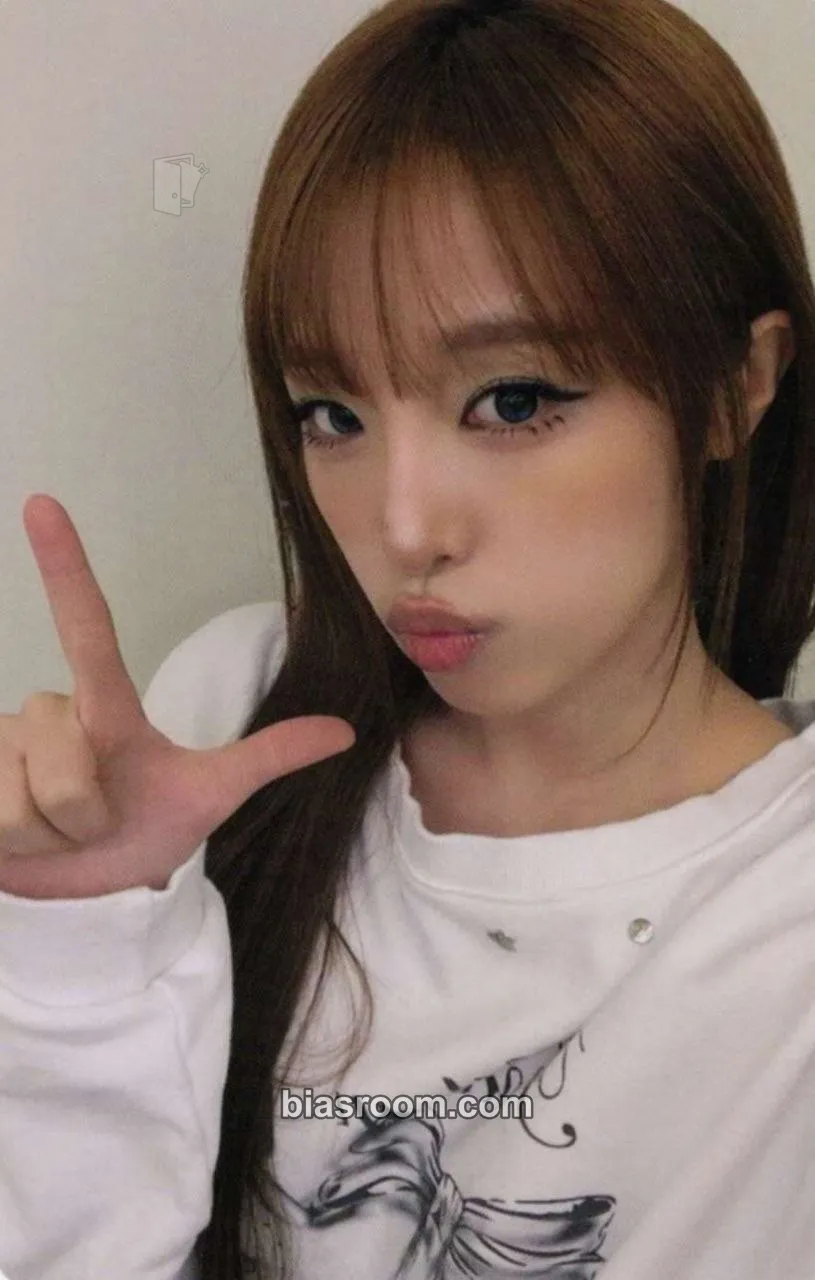 Yena Love Catcher Photocard - Yena K-pop photocard