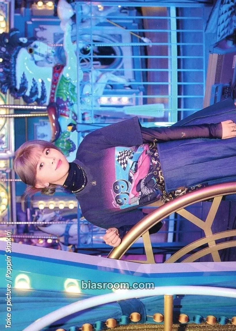 Riku “Take a Picture / Poppin' Shakin'” official goods Photocard - NiziU - NiziU K-pop photocard