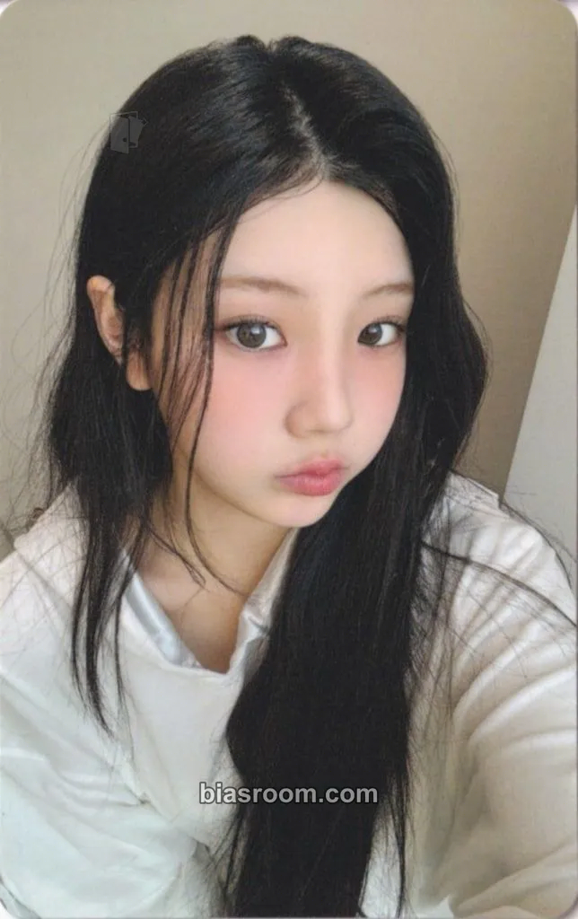 Wonhee bomb Photocard - ILLIT - ILLIT K-pop photocard