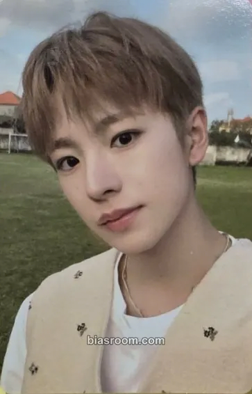 Yushi FIND YOUR COLOR MD Photocard - NCT WISH - NCT WISH K-pop photocard