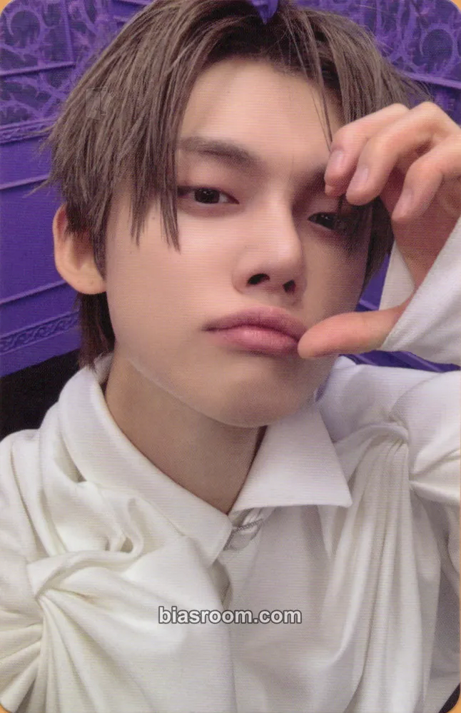 Yeonjun 7TH YEAR: A Moment of Stillness in the Thorns Photocard - TOMORROW X TOGETHER - TOMORROW X TOGETHER K-pop photocard
