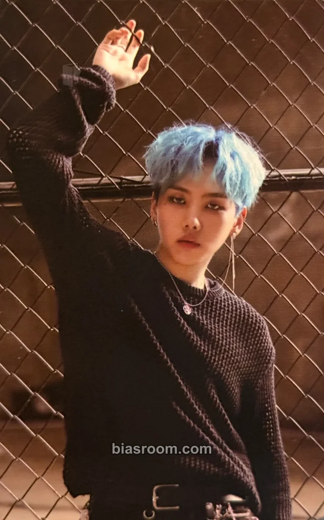 D1CE - Hyunsoo - Wake Up: Roll The World Album album photocard white version