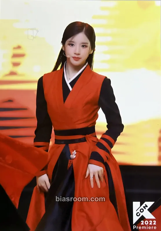 HeeJin KCON 2022 Premiere Photocard - LOONA - LOONA K-pop photocard