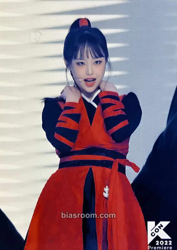 Chuu KCON 2022 Premiere Photocard - LOONA - LOONA K-pop photocard
