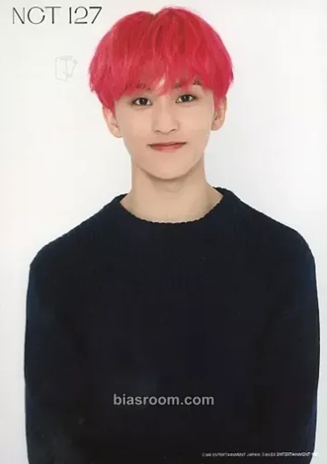 Mark NCT 127 Loveholic K-pop photocard