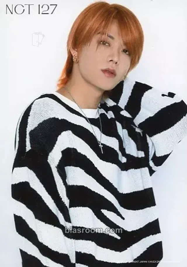 Yuta NCT 127 Loveholic K-pop photocard
