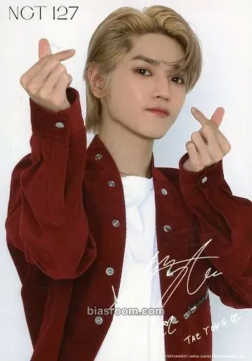 Taeyong Loveholic MD Photocard - NCT 127 - NCT 127 K-pop photocard