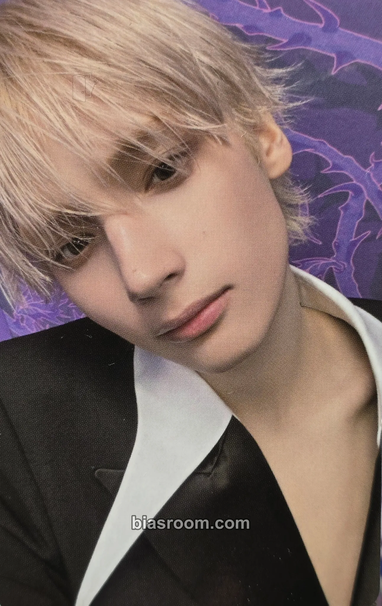 Huening Kai 7TH YEAR: A Moment of Stillness in the Thorns Photocard - TOMORROW X TOGETHER - TOMORROW X TOGETHER K-pop photocard