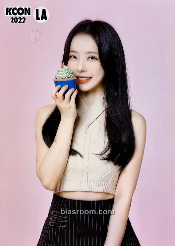 ViVi KCON LA 2022 Photocard - LOONA - LOONA K-pop photocard