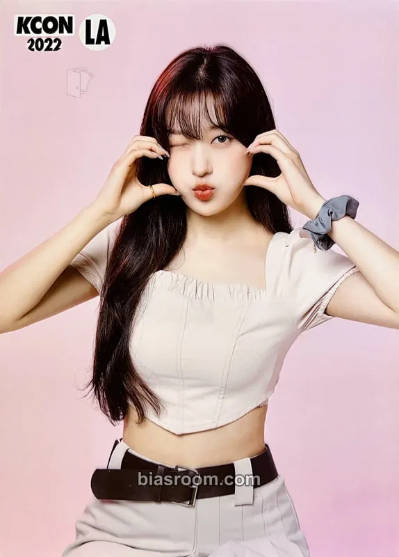Choerry KCON LA 2022 Photocard - LOONA - LOONA K-pop photocard