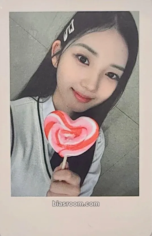 Jiwoo Aesthetic Photocard - tripleS - tripleS K-pop photocard